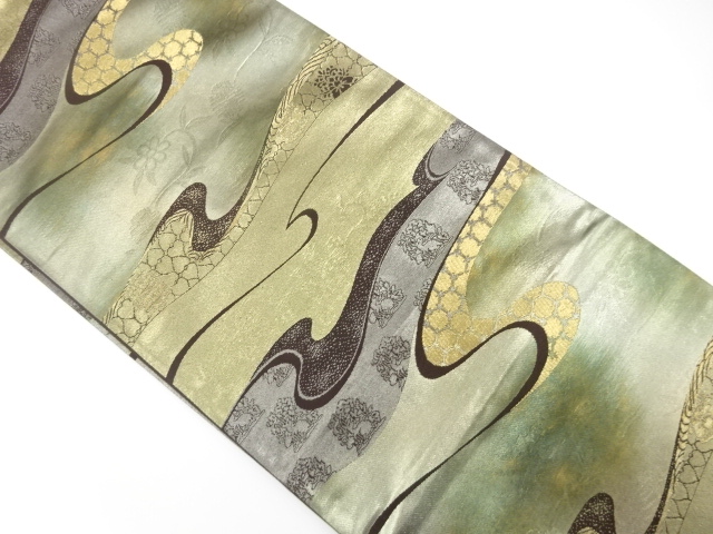 引箔　流水に花兎模様織り出し　袋帯